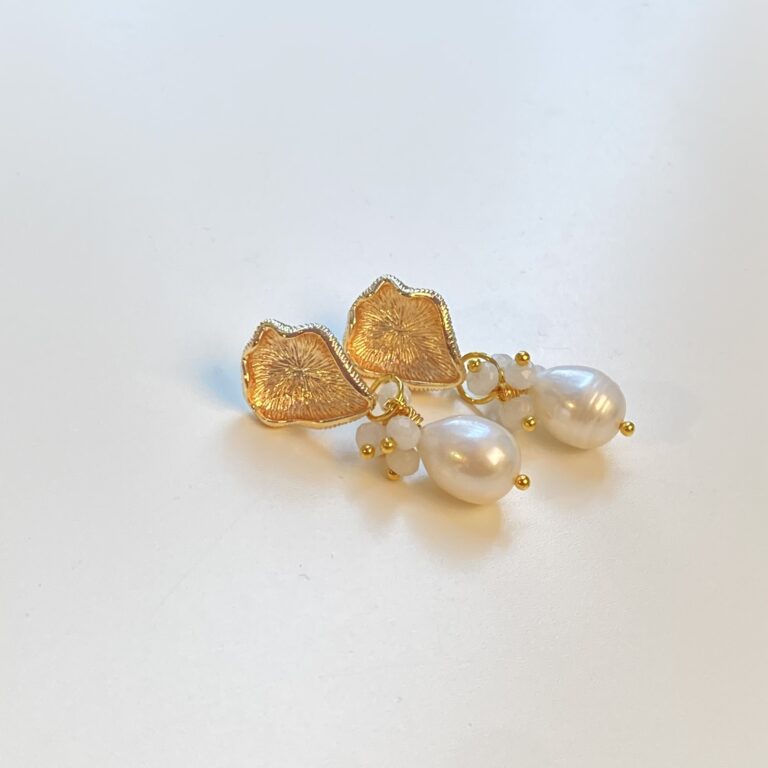 Crystal Pearls Earrings